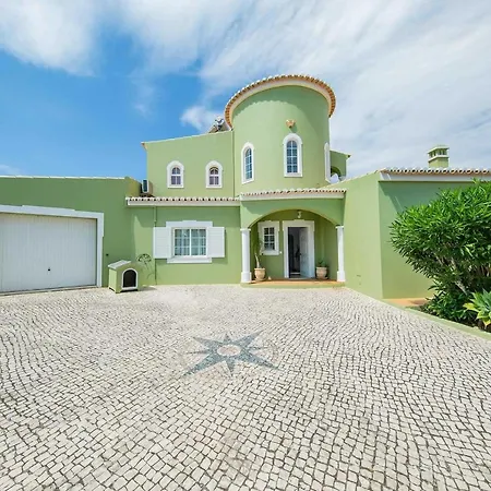 Carvoeiro Sleeps 8 Air Con Wifi *